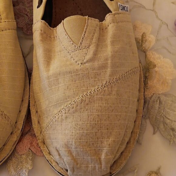 NEW. TOMS Cream Slip-On Shoes - Picture 8 of 8